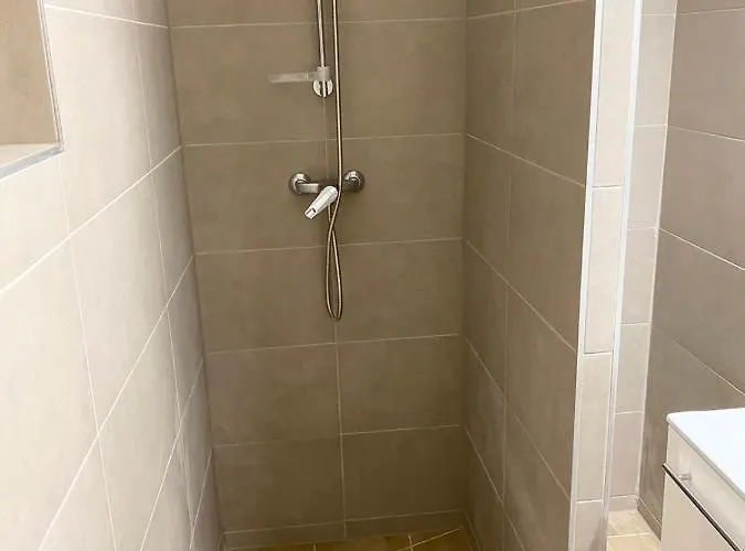 Platanos Apartament *